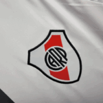 camiseta-river-plate-tercera-equipacion-2025-2026-escudo