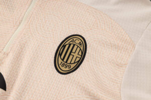 chandal-ac-milan-blanco-2024-2025-escudo