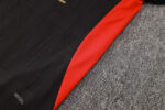 conjunto-de-entrenamiento-ac-milan-negro-2024-2025-lateral conjunto-de-entrenamiento-ac-milan-negro-2024-2025-lateral