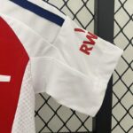 conjunto-niño-arsenal-primera-equipacion-2024-2025-puño