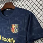 conjunto-niño-fc-barcelona-edicion-especial-125-aniversario-2024-2025-puño