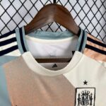 camiseta-españa-segunda-equipacion-mujer-2025-2026-cuello camiseta-españa-segunda-equipacion-mujer-2025-2026-cuello