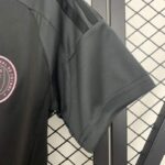 camiseta-inter-miami-segunda-equipacion-mujer-2025-2026-puño camiseta-inter-miami-segunda-equipacion-mujer-2025-2026-puño