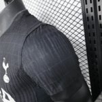 camiseta-tottenham-segunda-equipacion-version-jugador-2025-2026-puño camiseta-tottenham-segunda-equipacion-version-jugador-2025-2026-puño