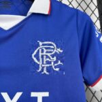 conjunto-niño-rangers-primera-equipacion-2025-2026-escudo