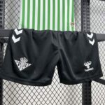 conjunto-niño-real-betis-final-conference-league-2025-2026-frontal conjunto-niño-real-betis-final-conference-league-2025-2026-frontal