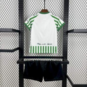 conjunto-niño-real-betis-final-conference-league-2025-2026-parte-trasera