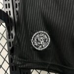 pantalon-corto-125-aniversario-2025-2026-escudo