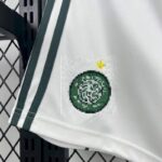 pantalon-corto-celtic-primera-equipacion-2025-2026-escudo