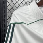 pantalon-corto-celtic-primera-equipacion-2025-2026-lateral