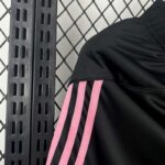 pantalon-corto-juventus-primera-equipacion-2025-2026-lateral pantalon-corto-juventus-primera-equipacion-2025-2026-lateral