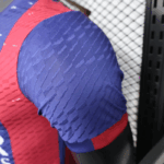 camiseta-fc-barcelona-edicion-especial-version-jugador-2025-2026-puño-2 camiseta-fc-barcelona-edicion-especial-version-jugador-2025-2026-puño-2