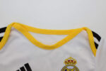 body-de-bebe-real-madrid-primera-equipacion-2025-2026-cuello