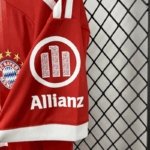 camiseta-bayern-de-munich-primera-equipacion-2025-2026-puño