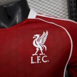 camiseta-liverpool-primera-equipacion-version-jugador-2025-2026-escudo camiseta-liverpool-primera-equipacion-version-jugador-2025-2026-escudo