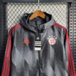 cortaviento-bayern-de-munich-2025-2026-pecho
