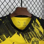 conjunto-niño-borussia-dortmund-primera-equipacion-2025-2026-cuello conjunto-niño-borussia-dortmund-primera-equipacion-2025-2026-cuello