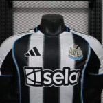 camiseta-newcastle-primera-equipacion-version-jugador-2025-2026-pecho camiseta-newcastle-primera-equipacion-version-jugador-2025-2026-pecho