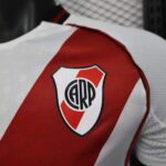 camiseta-river-plate-primera-equipacion-version-jugador-2025-2026-escudo camiseta-river-plate-primera-equipacion-version-jugador-2025-2026-escudo
