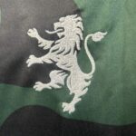 camiseta-sporting-de-lisboa-quinta-equipacion-2025-2026-escudo