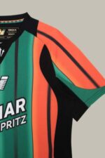 camiseta-venezia-fc-tercera-equipacion-2025-2026-puño camiseta-venezia-fc-tercera-equipacion-2025-2026-puño