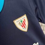 conjunto-niño-Athletic-Bilbao-segunda-equipacion-2025-2026-escudo