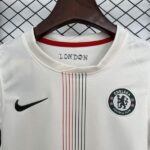 conjunto-niño-chelsea-segunda-equipacion-2025-2026-cuello