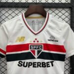 conjunto-niño-sao-paulo-primera-equipacion-2025-2026-pecho conjunto-niño-sao-paulo-primera-equipacion-2025-2026-pecho