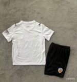 conjunto-niño-valencia-primera-equipacion-2025-2026-parte-trasera