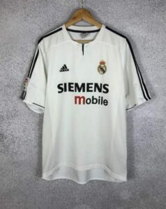 Conjunto Niño Retro Real Madrid 2003-2004 Primera Equipación