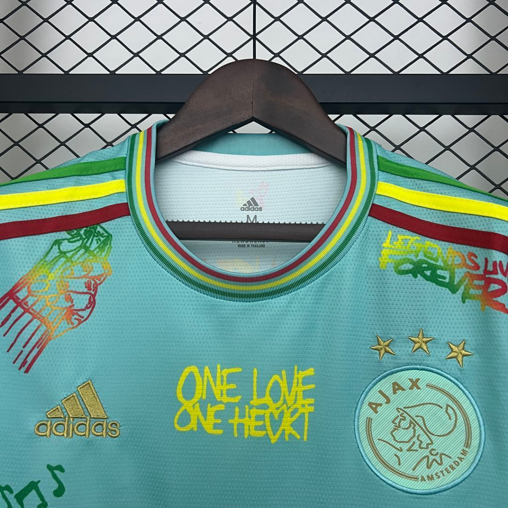 camiseta-ajax-bob-marley-edicion-especial-celeste-2025-2026-cuello