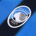 camiseta-atalanta-primera-equipacion-2025-2026-escudo