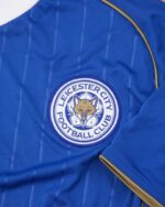 camiseta-leicester-city-primera-2025-escudo