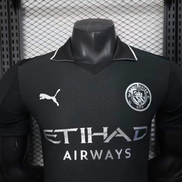 camiseta-manchester-city-segunda-equipacion-version-jugador-2025-2026-pecho