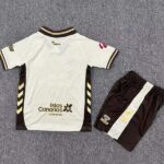 conjunto-niño-palmas-tercera-equipacion-2025-2026-parte-trasera conjunto-niño-palmas-tercera-equipacion-2025-2026-parte-trasera