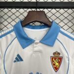 conjunto-niño-real-zaragoza-primera-equipacion-2025-2026-cuello