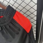pantalon-corto-ac-milan-primera-equipacion-2025-2026-lateral pantalon-corto-ac-milan-primera-equipacion-2025-2026-lateral