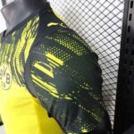 Camiseta Borussia Dortmund Primera Equipacion 2025-26 Versión Jugador-hombro Camiseta Borussia Dortmund Primera Equipacion 2025-26 Versión Jugador-hombro