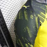 Camiseta Borussia Dortmund Primera Equipacion 2025-26 Versión Jugador-lateral hombro Camiseta Borussia Dortmund Primera Equipacion 2025-26 Versión Jugador-lateral hombro