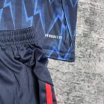 Conjunto niño Arsenal segunda equipación 2025-26 lateral de pantalon corto Conjunto niño Arsenal segunda equipación 2025-26 lateral de pantalon corto