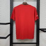 camiseta-atletico-de-madrid-pre-partido-2025-2026-parte-trasera camiseta-atletico-de-madrid-pre-partido-2025-2026-parte-trasera