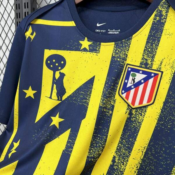 camiseta-atletico-madrid-pre-partido-2025-2026-cuelllo