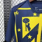 camiseta-atletico-madrid-pre-partido-2025-2026-puño camiseta-atletico-madrid-pre-partido-2025-2026-puño