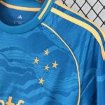 camiseta-cruzeiro-tercera-equipacion-2025-2026-escudo
