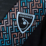 camiseta-guatemala-tercera-equipacion-2025-2026-escudo