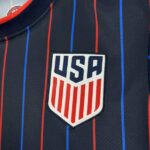 camiseta-usa-segunda-equipacion-2025-2026-escudo