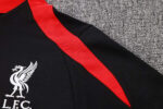 chandal-liverpool-2024-2025-hombro chandal-liverpool-2024-2025-hombro