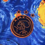 camiseta-ajax-van-gogh-edicion-especial-2025-2026-escudo