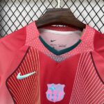 camiseta-barcelona-edicion-especial-karol-g-2025-2026-cuello camiseta-barcelona-edicion-especial-karol-g-2025-2026-cuello