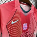 camiseta-barcelona-edicion-especial-karol-g-2025-2026-hombro camiseta-barcelona-edicion-especial-karol-g-2025-2026-hombro